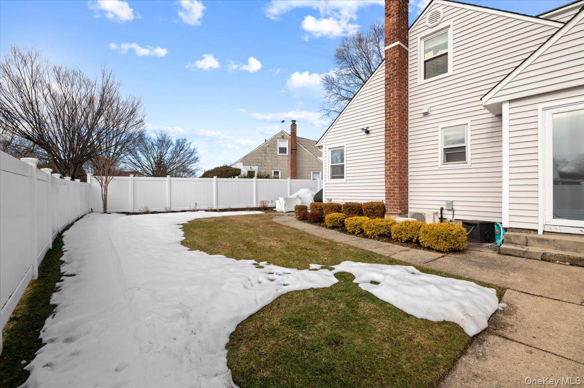 152 Manor Street, Plainview, NY 11803