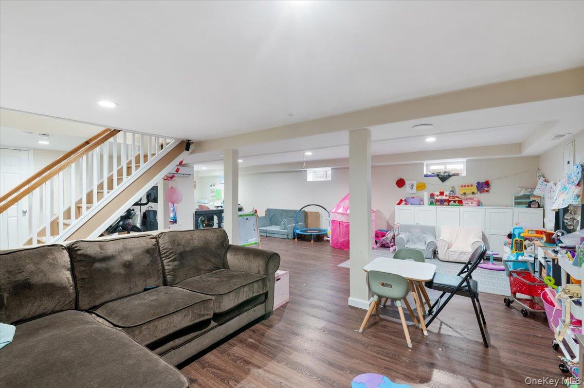 152 Manor Street, Plainview, NY 11803