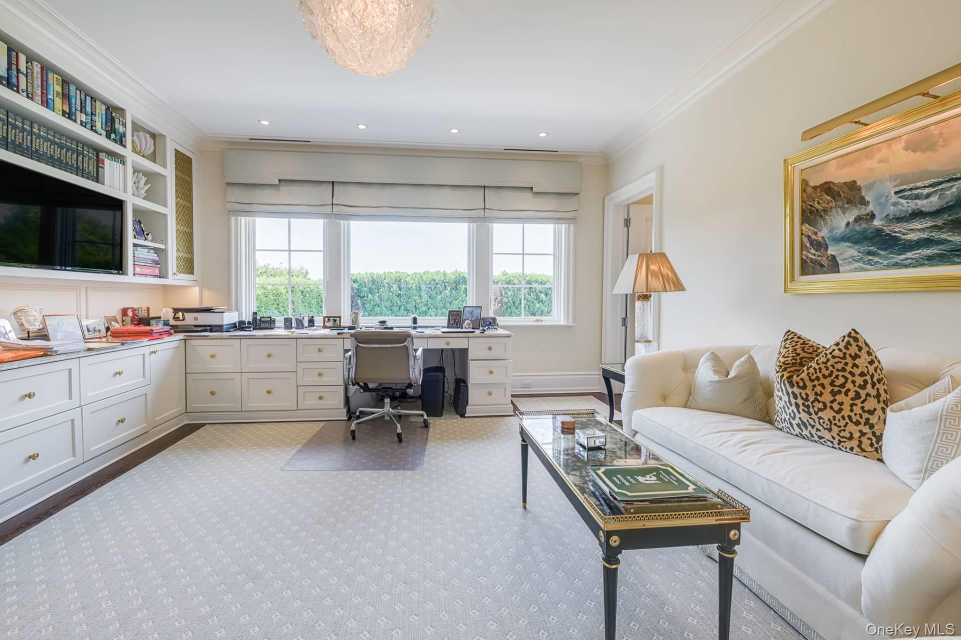 81 Meadowmere Place, Southampton, NY 11968