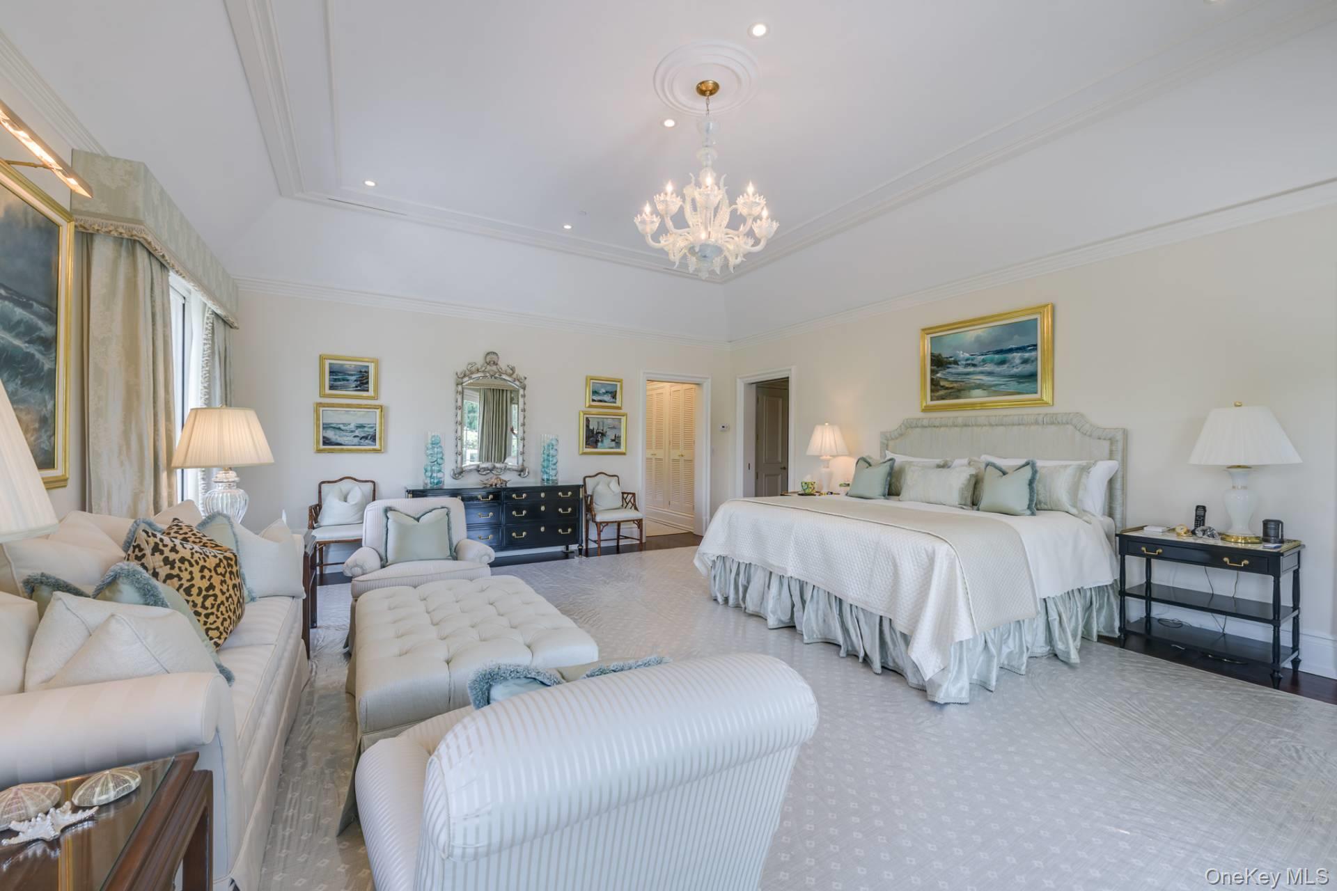 81 Meadowmere Place, Southampton, NY 11968