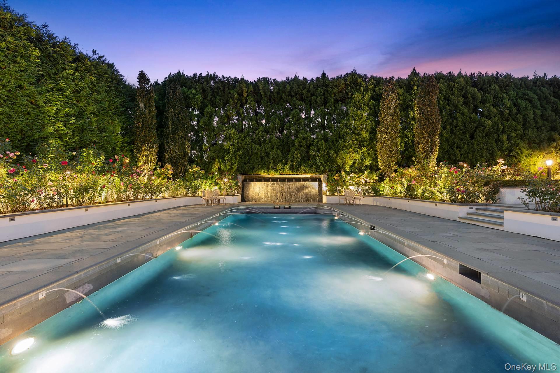 81 Meadowmere Place, Southampton, NY 11968