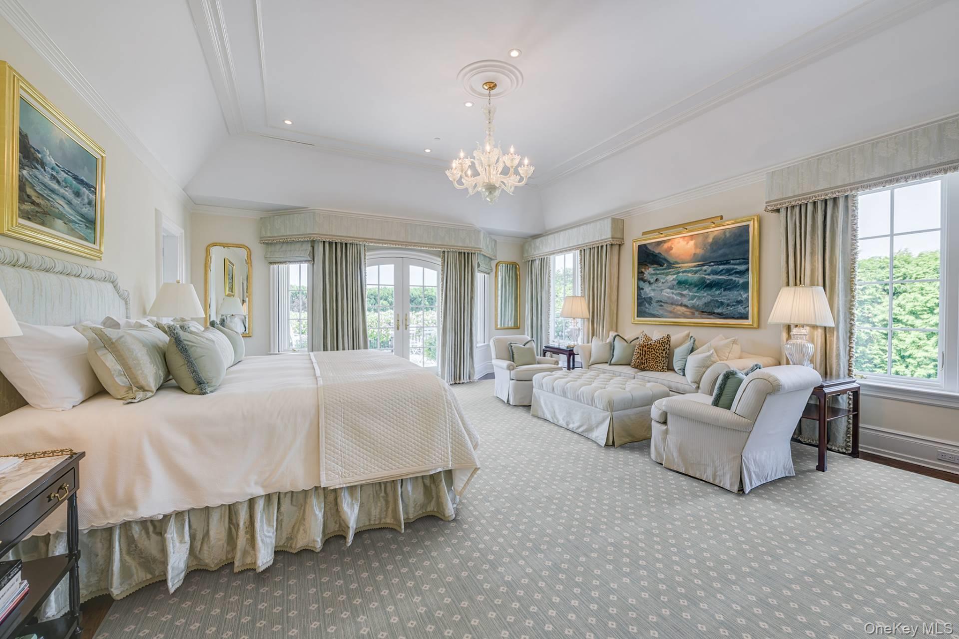 81 Meadowmere Place, Southampton, NY 11968