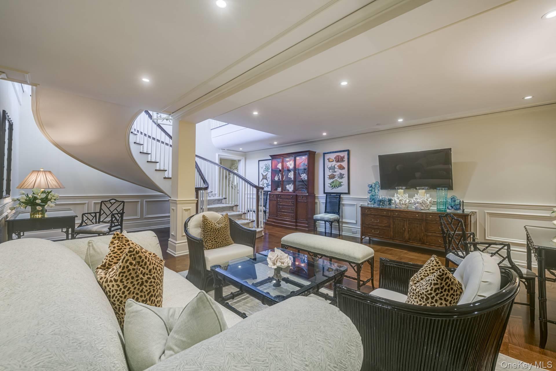 81 Meadowmere Place, Southampton, NY 11968