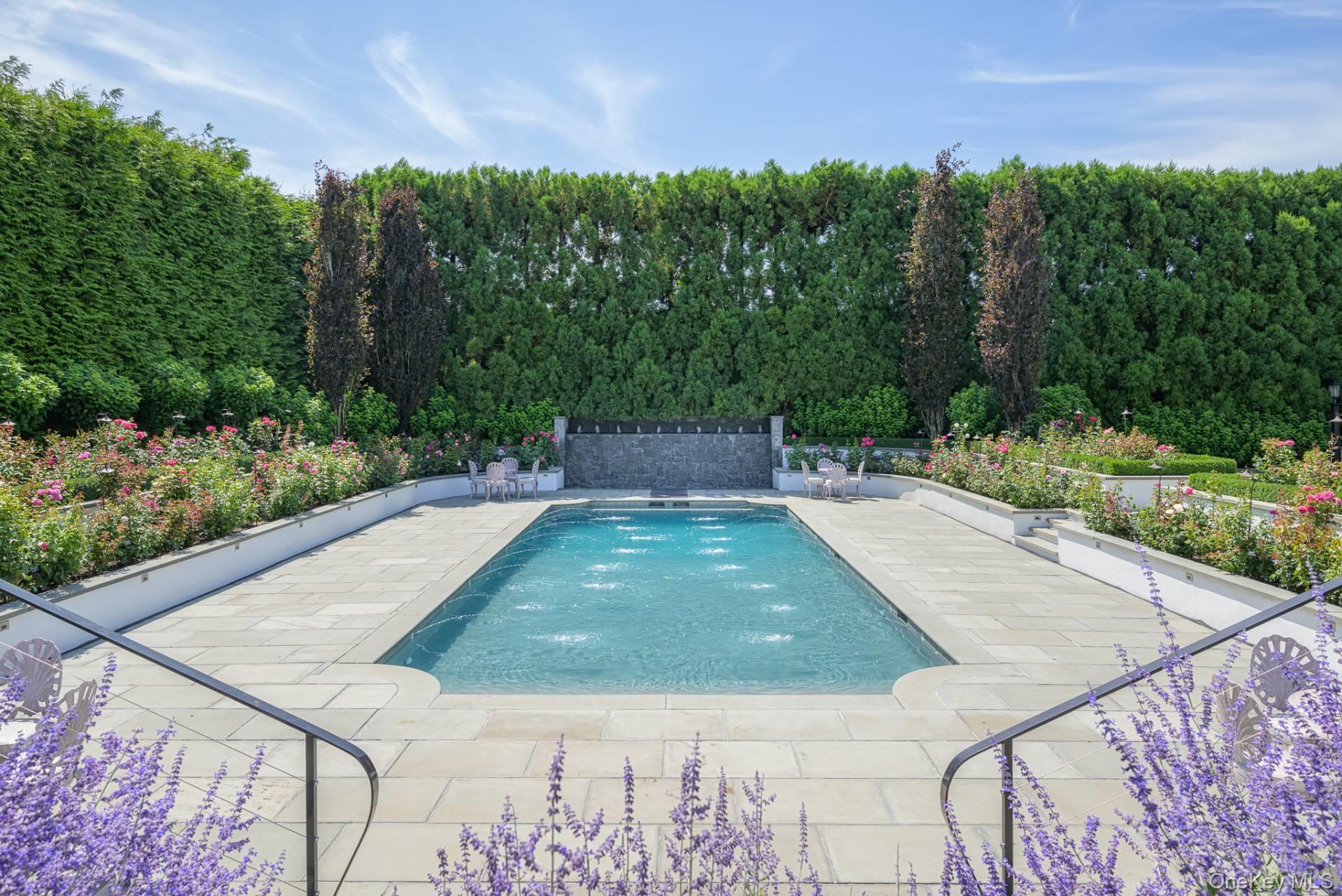 81 Meadowmere Place, Southampton, NY 11968