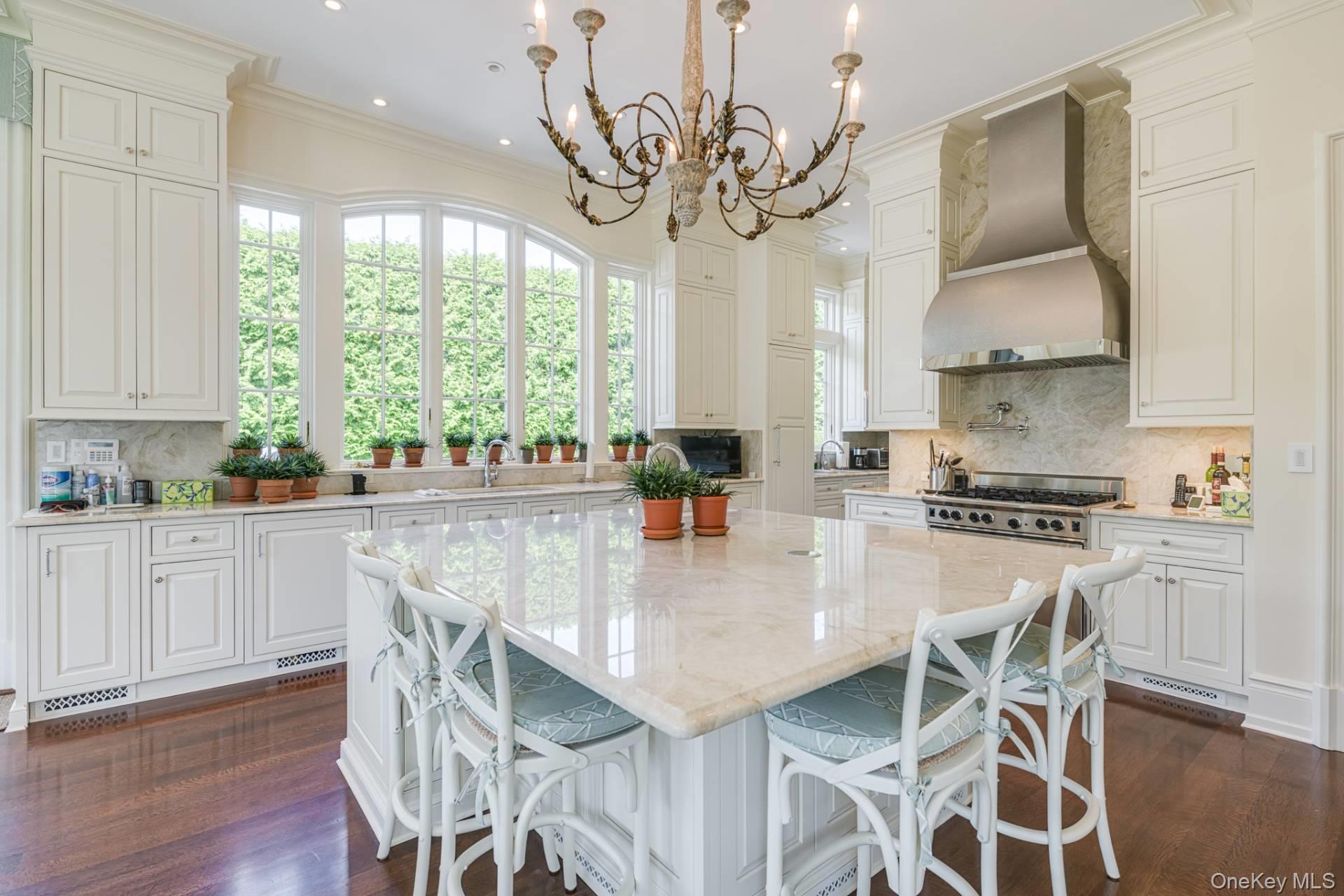 81 Meadowmere Place, Southampton, NY 11968