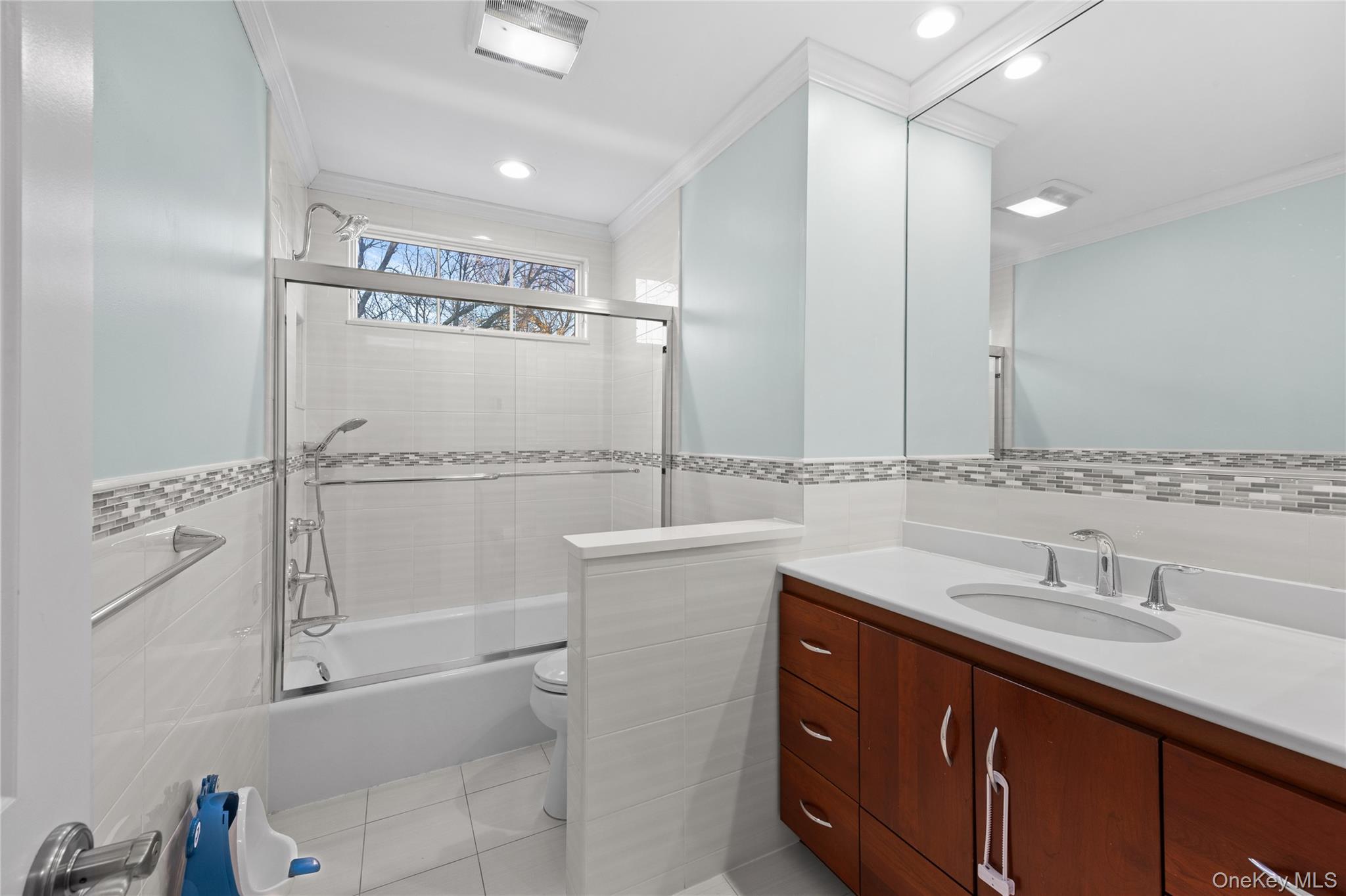 21 Rawlings Drive, Melville, NY 11747