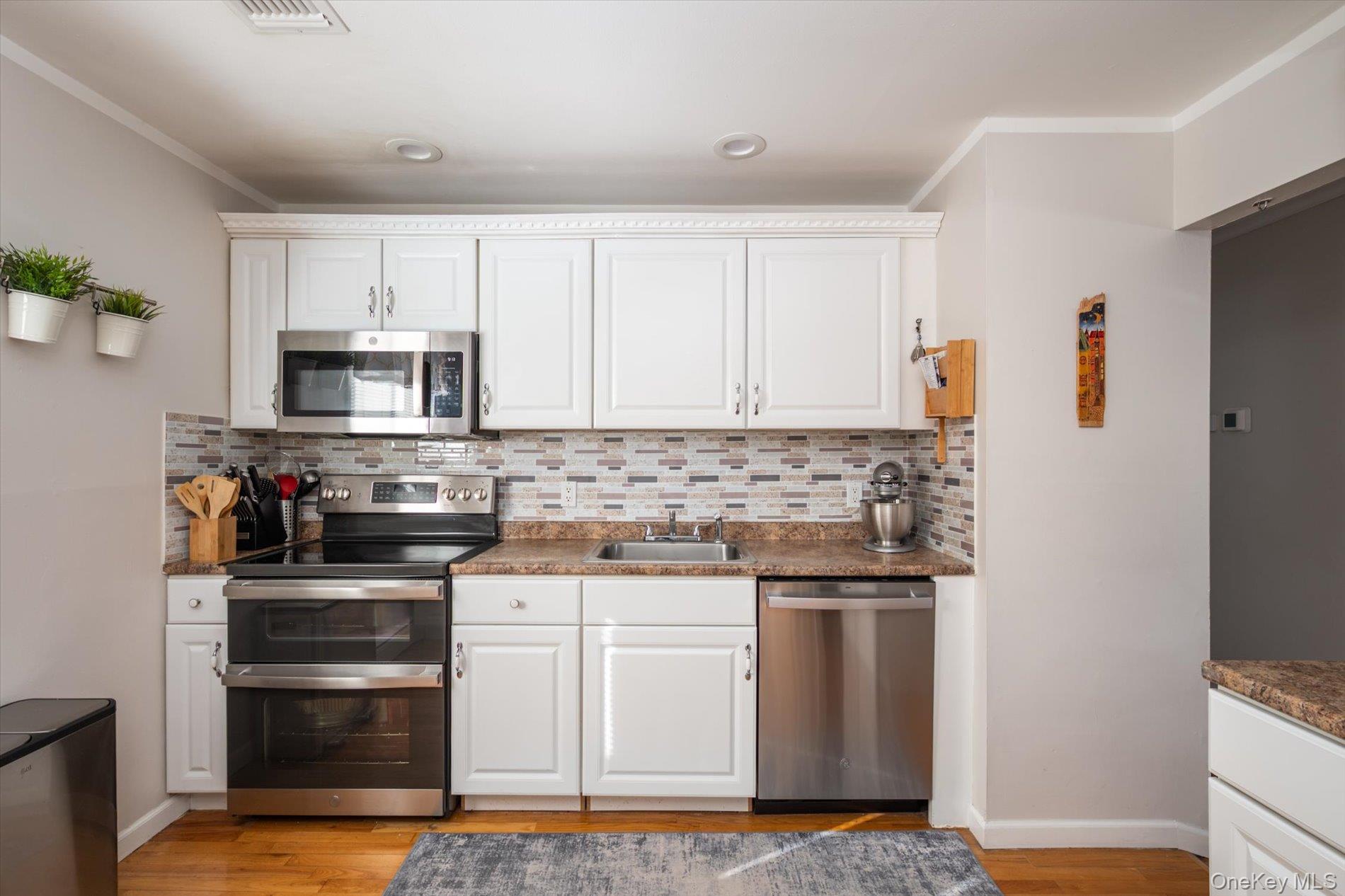 231 3rd Street, Lindenhurst, NY 11757