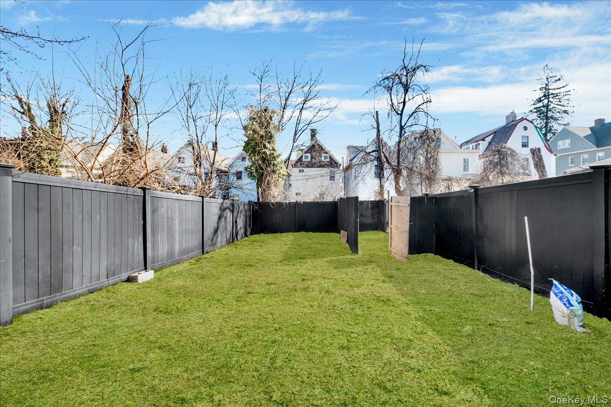 37 S 8th Avenue, Mount Vernon, NY 10550