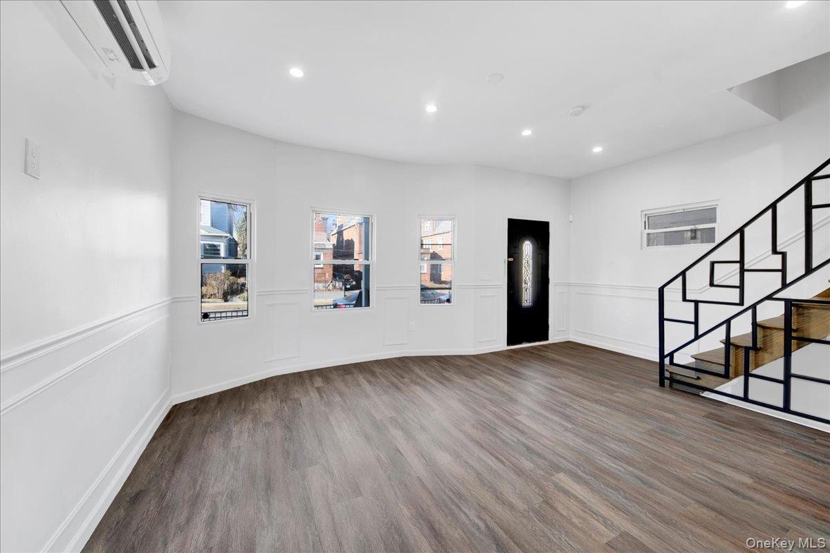 37 S 8th Avenue, Mount Vernon, NY 10550