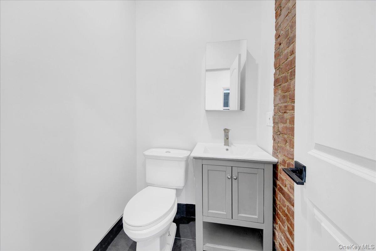 37 S 8th Avenue, Mount Vernon, NY 10550