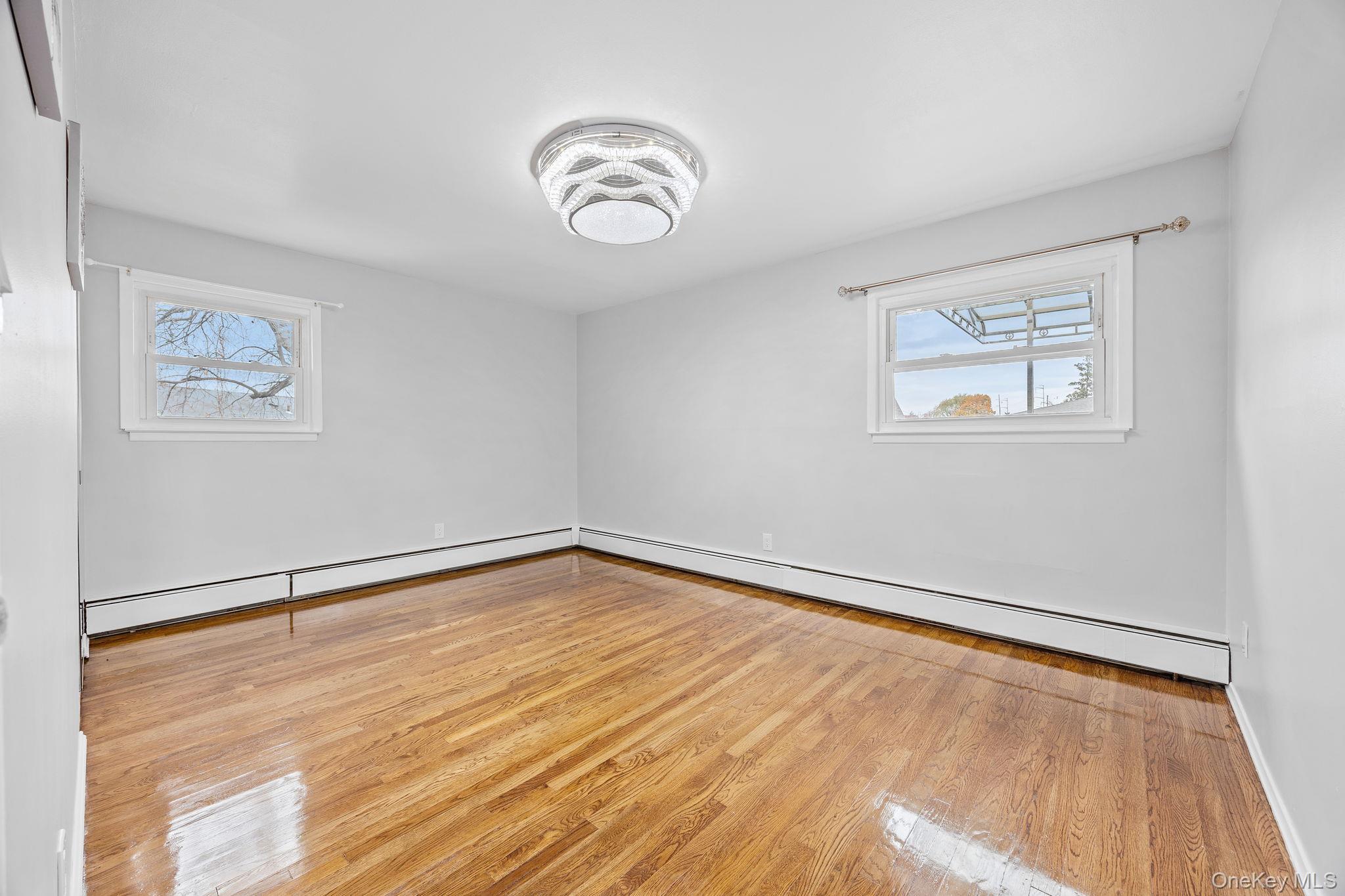 14 Hilton Court, Hicksville, NY 11801