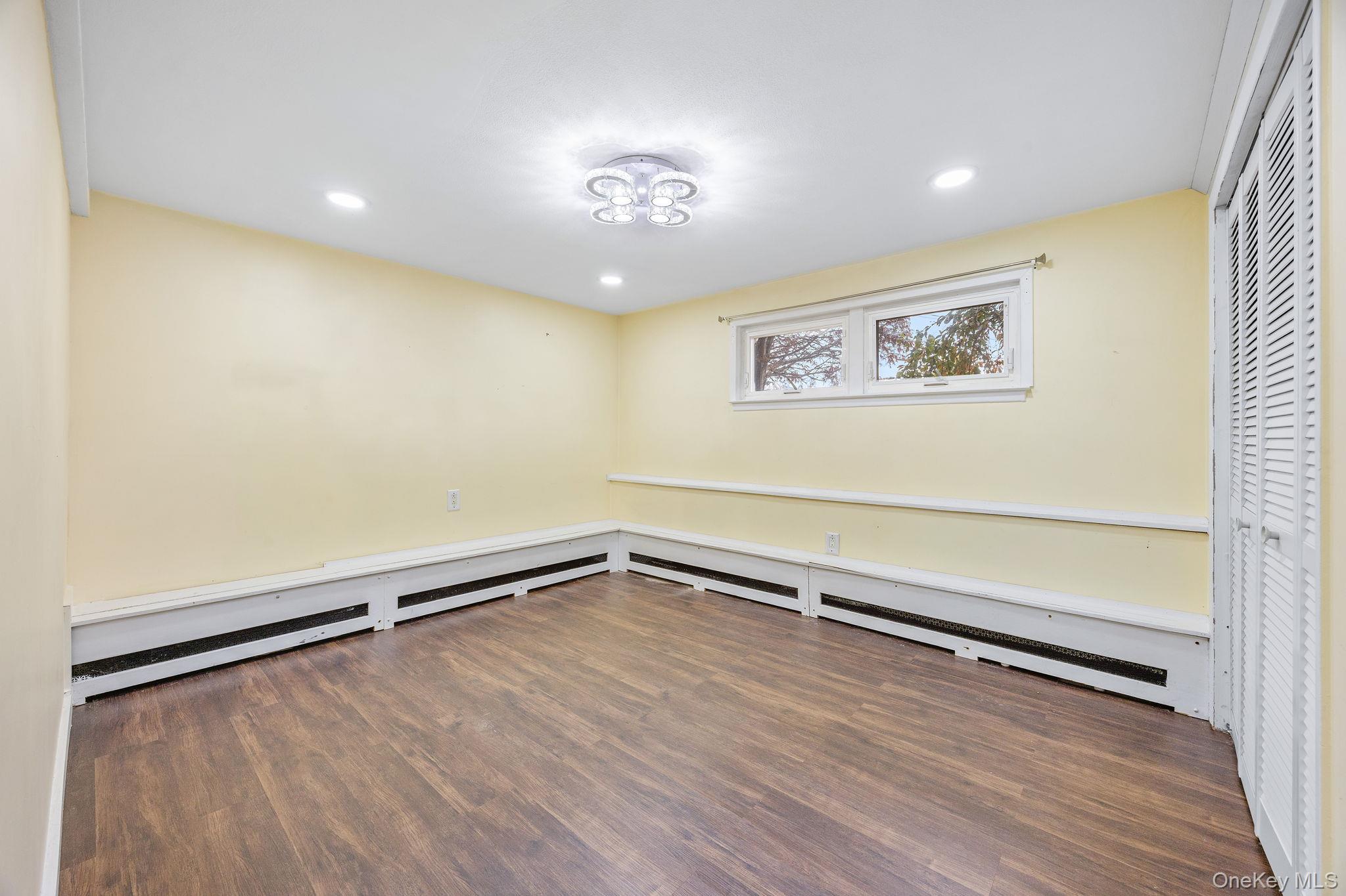 14 Hilton Court, Hicksville, NY 11801