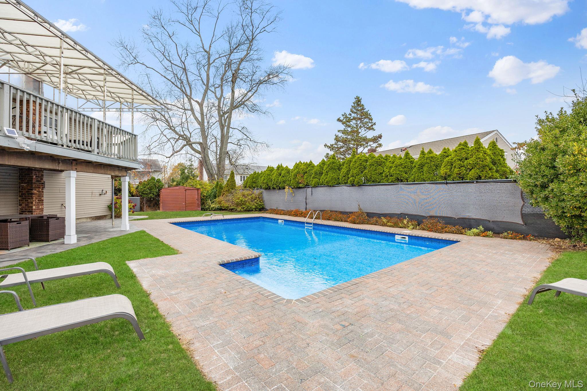 14 Hilton Court, Hicksville, NY 11801