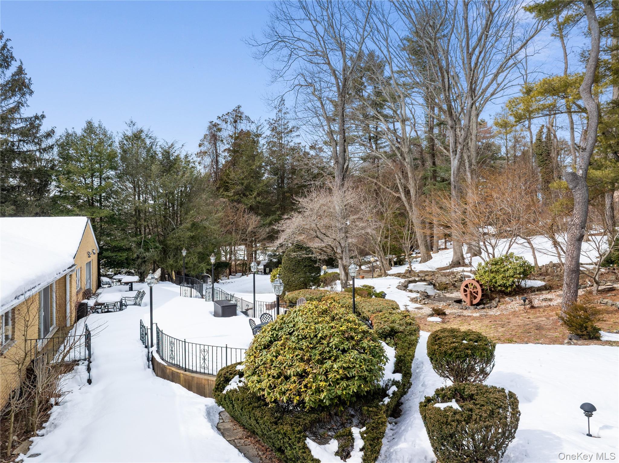 10 Dorchester Drive, Muttontown, NY 11545