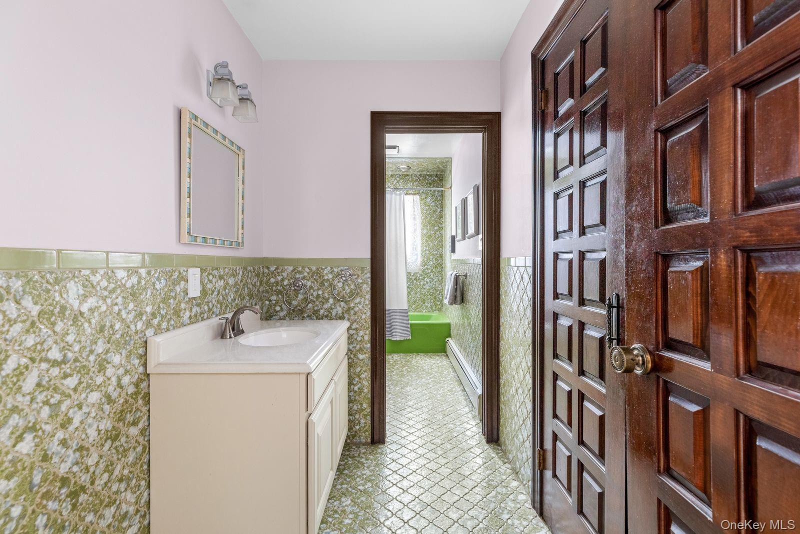 10 Dorchester Drive, Muttontown, NY 11545