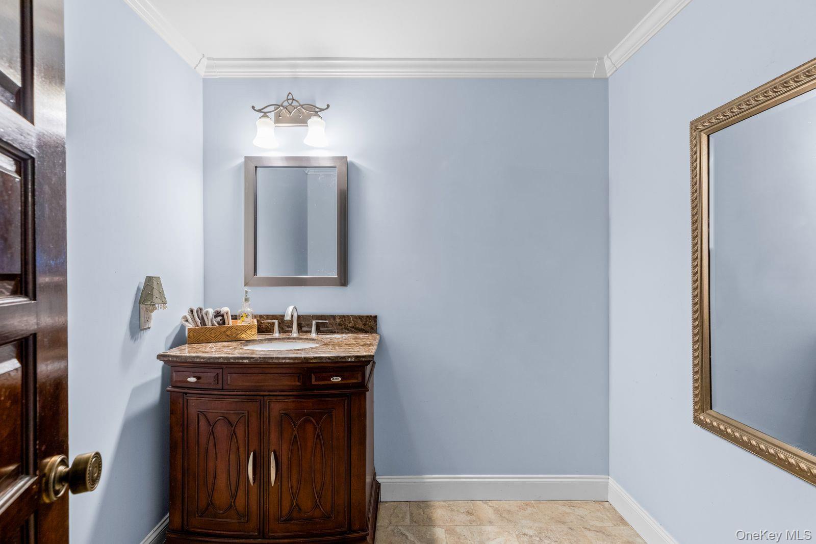 10 Dorchester Drive, Muttontown, NY 11545