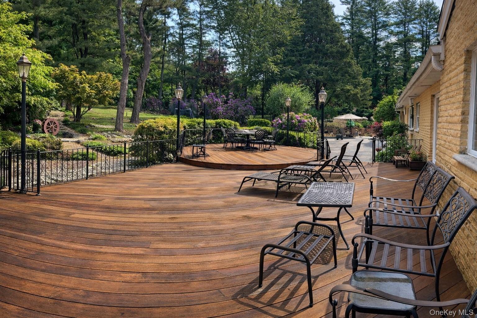 10 Dorchester Drive, Muttontown, NY 11545