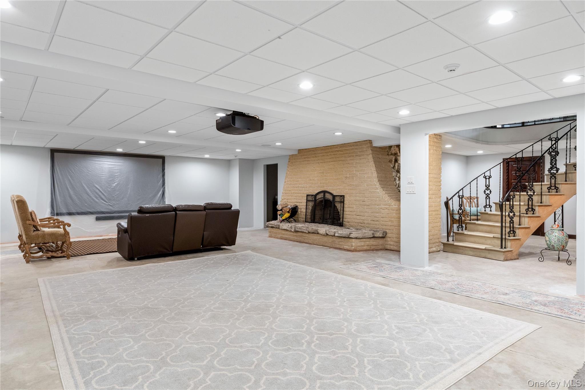 10 Dorchester Drive, Muttontown, NY 11545