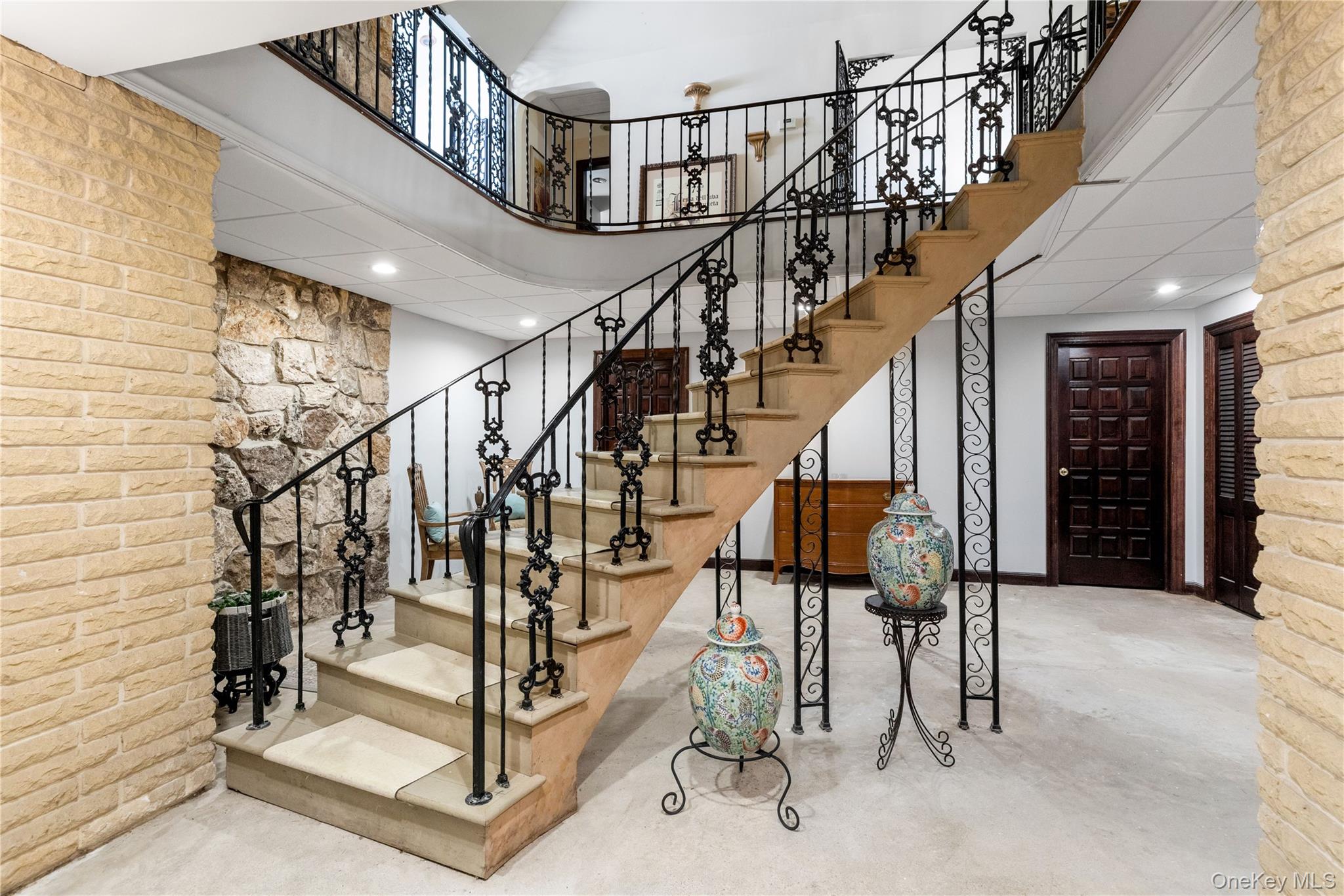 10 Dorchester Drive, Muttontown, NY 11545