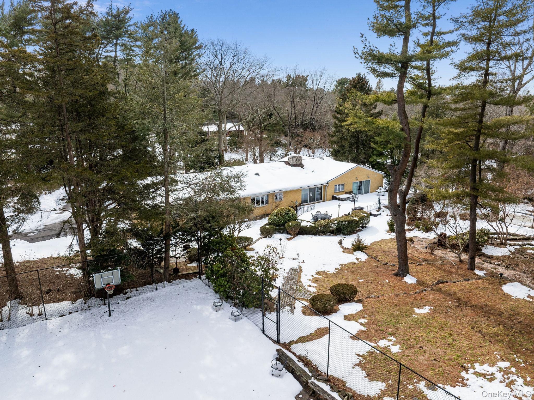 10 Dorchester Drive, Muttontown, NY 11545