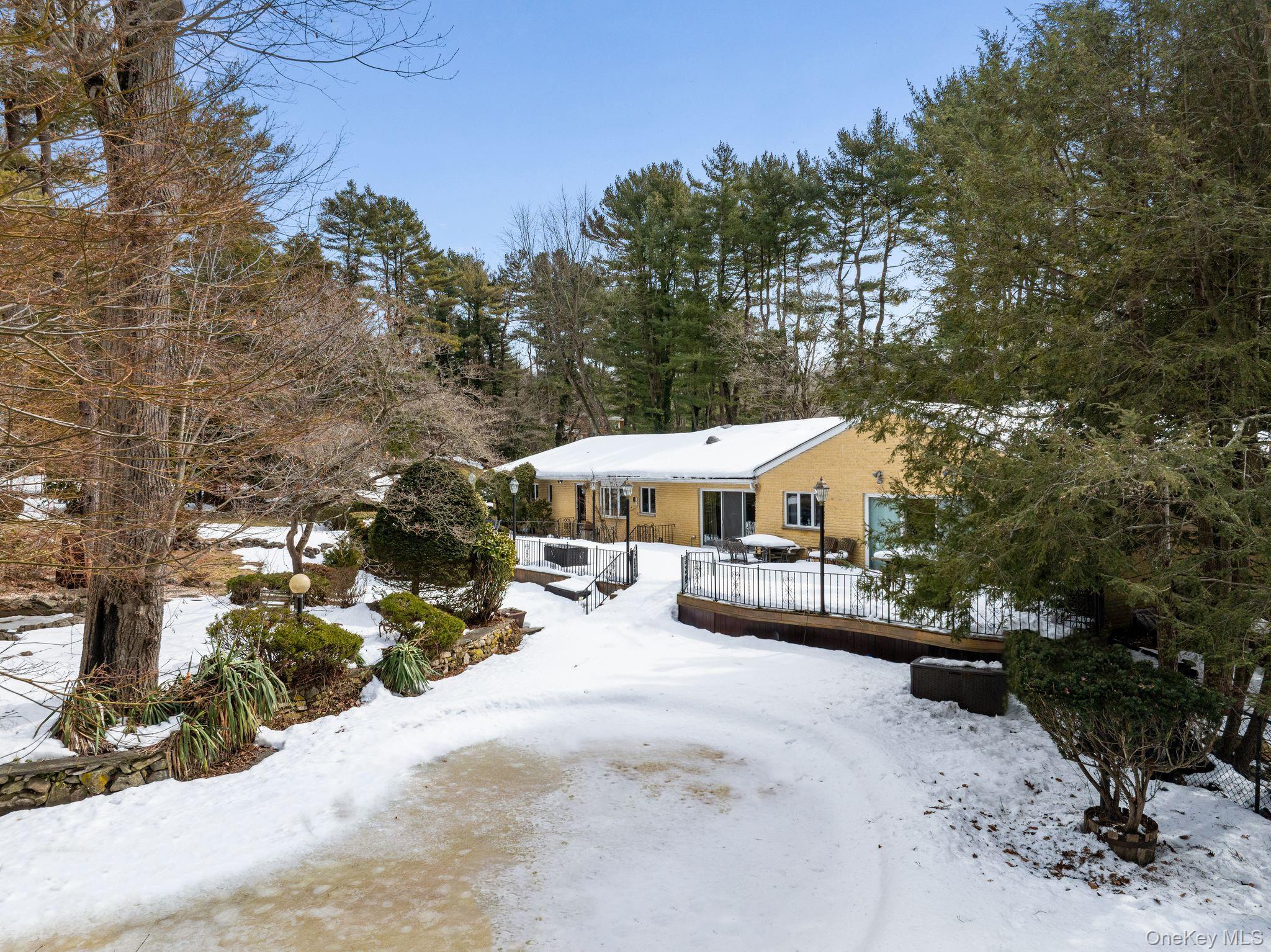 10 Dorchester Drive, Muttontown, NY 11545