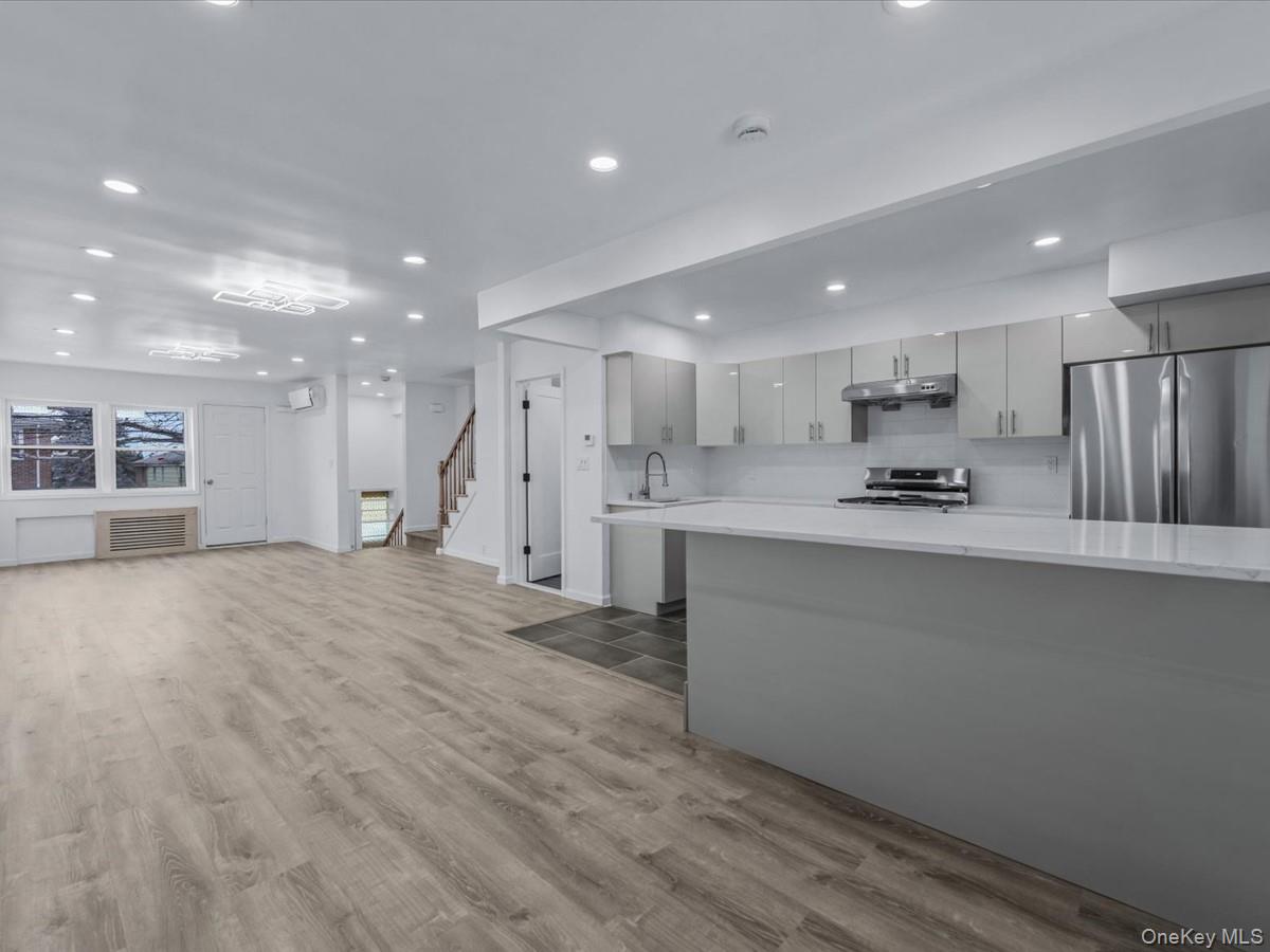 6616 52nd Drive, Maspeth, NY 11378