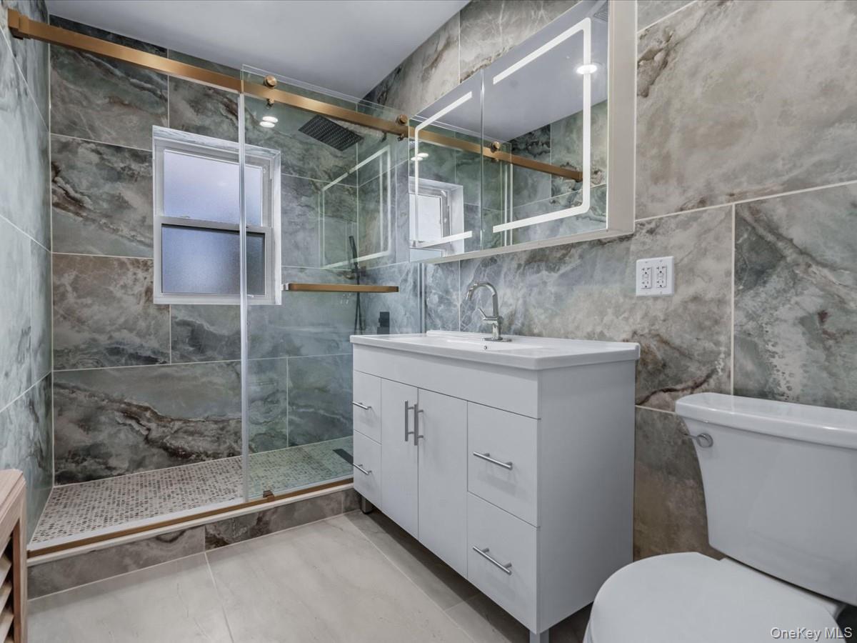 6616 52nd Drive, Maspeth, NY 11378