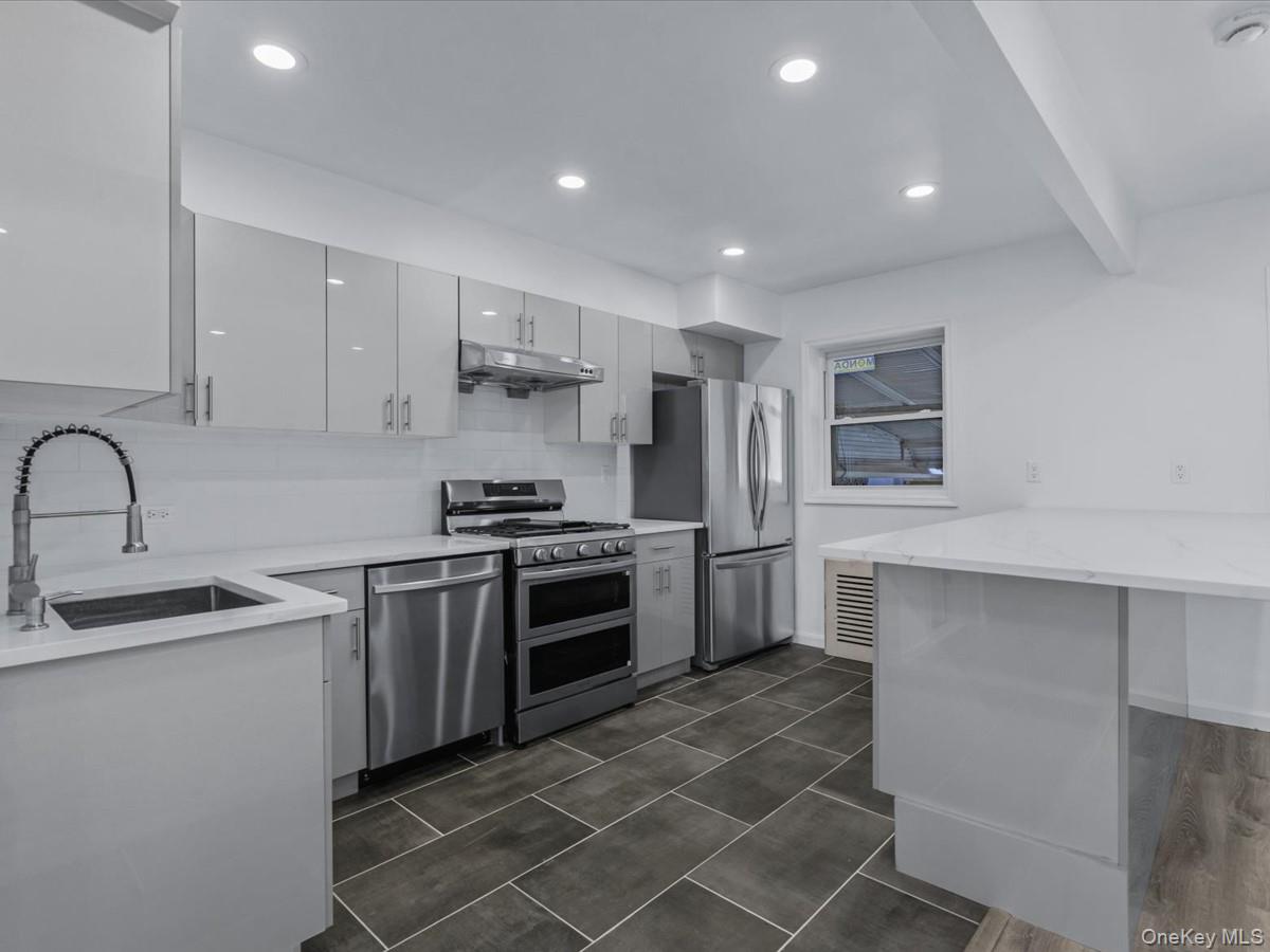 6616 52nd Drive, Maspeth, NY 11378