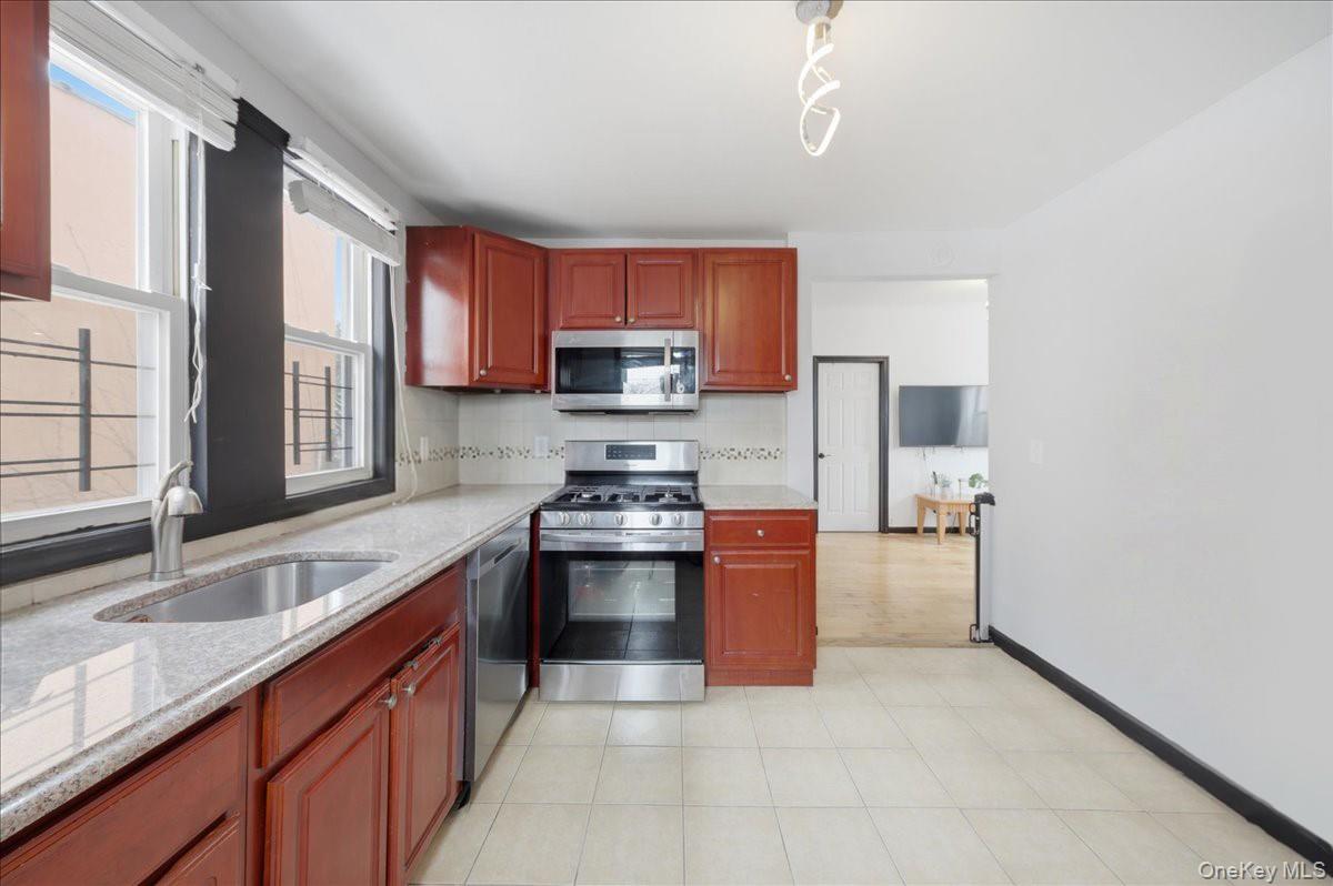 4423 Mundy Lane, Bronx, NY 10466