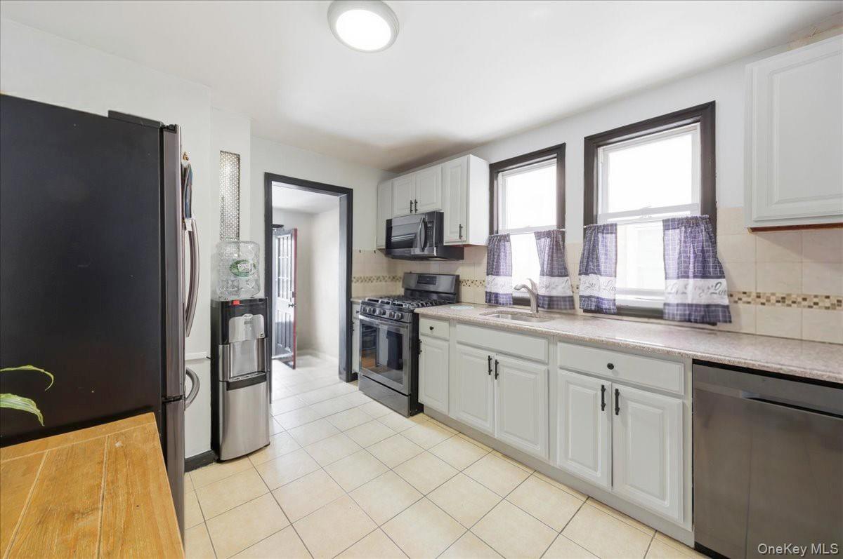 4423 Mundy Lane, Bronx, NY 10466