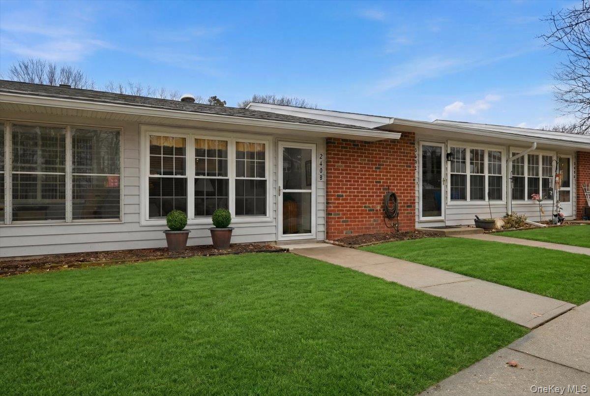 260 Newcastle Court # B, Ridge, NY 11961