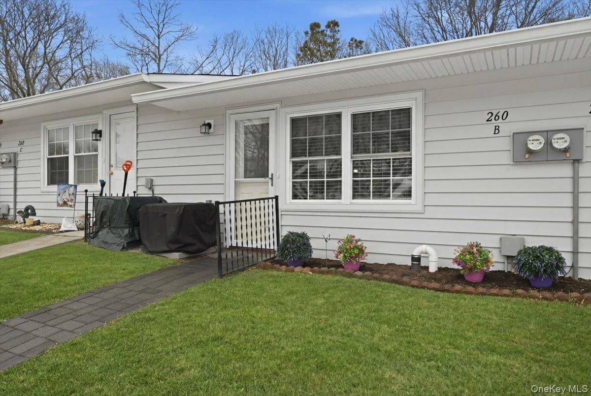 260 Newcastle Court # B, Ridge, NY 11961