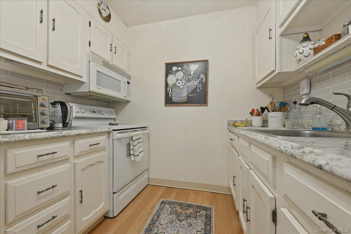 260 Newcastle Court # B, Ridge, NY 11961