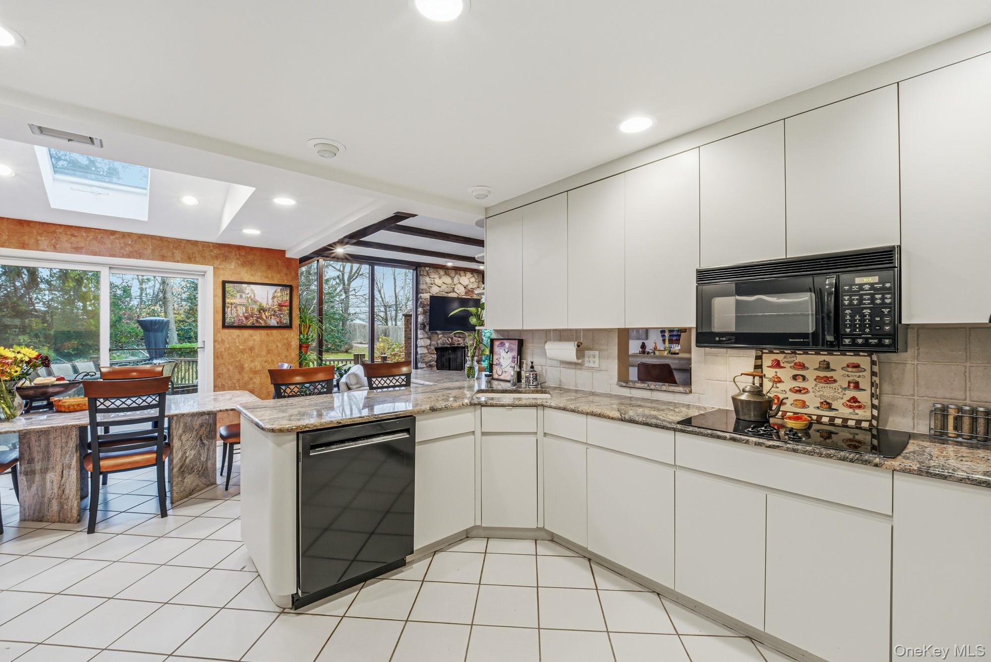 123 Robby Lane, Manhasset Hills, NY 11040