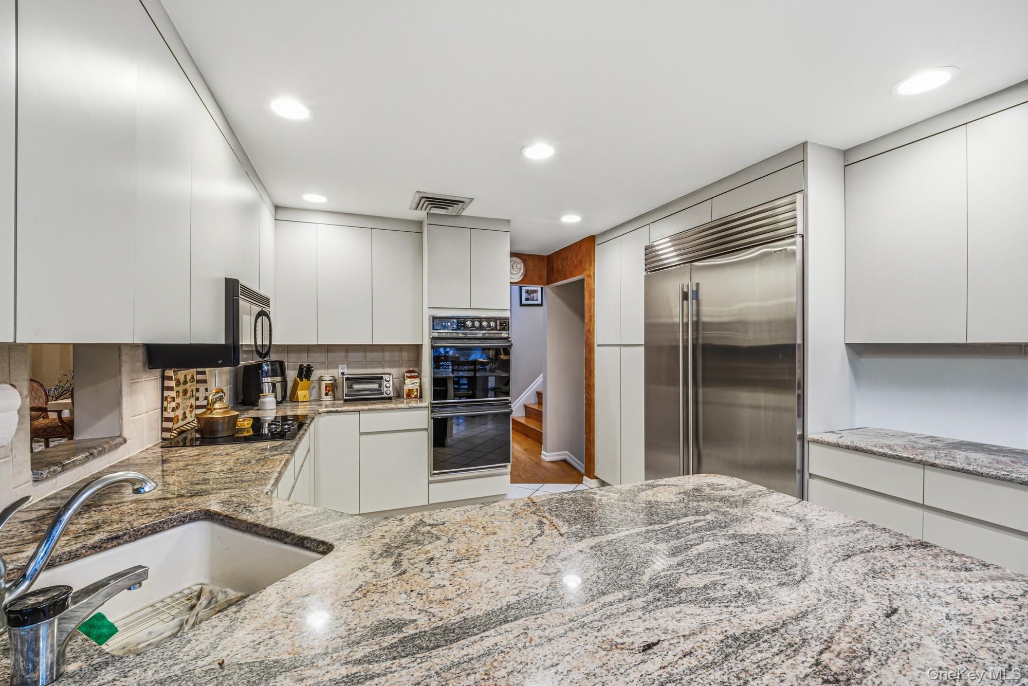 123 Robby Lane, Manhasset Hills, NY 11040