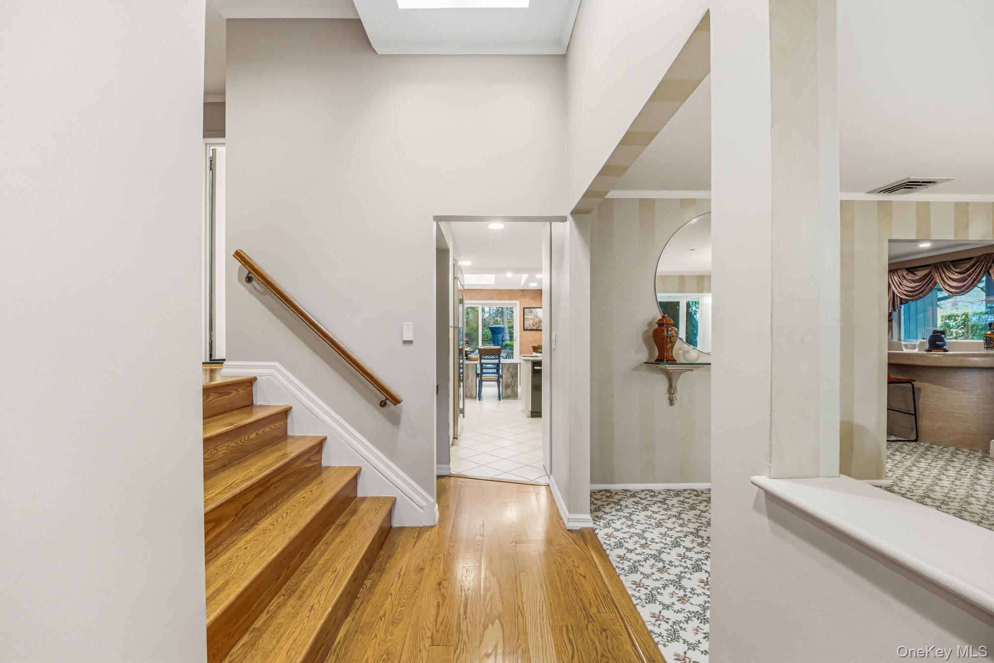 123 Robby Lane, Manhasset Hills, NY 11040