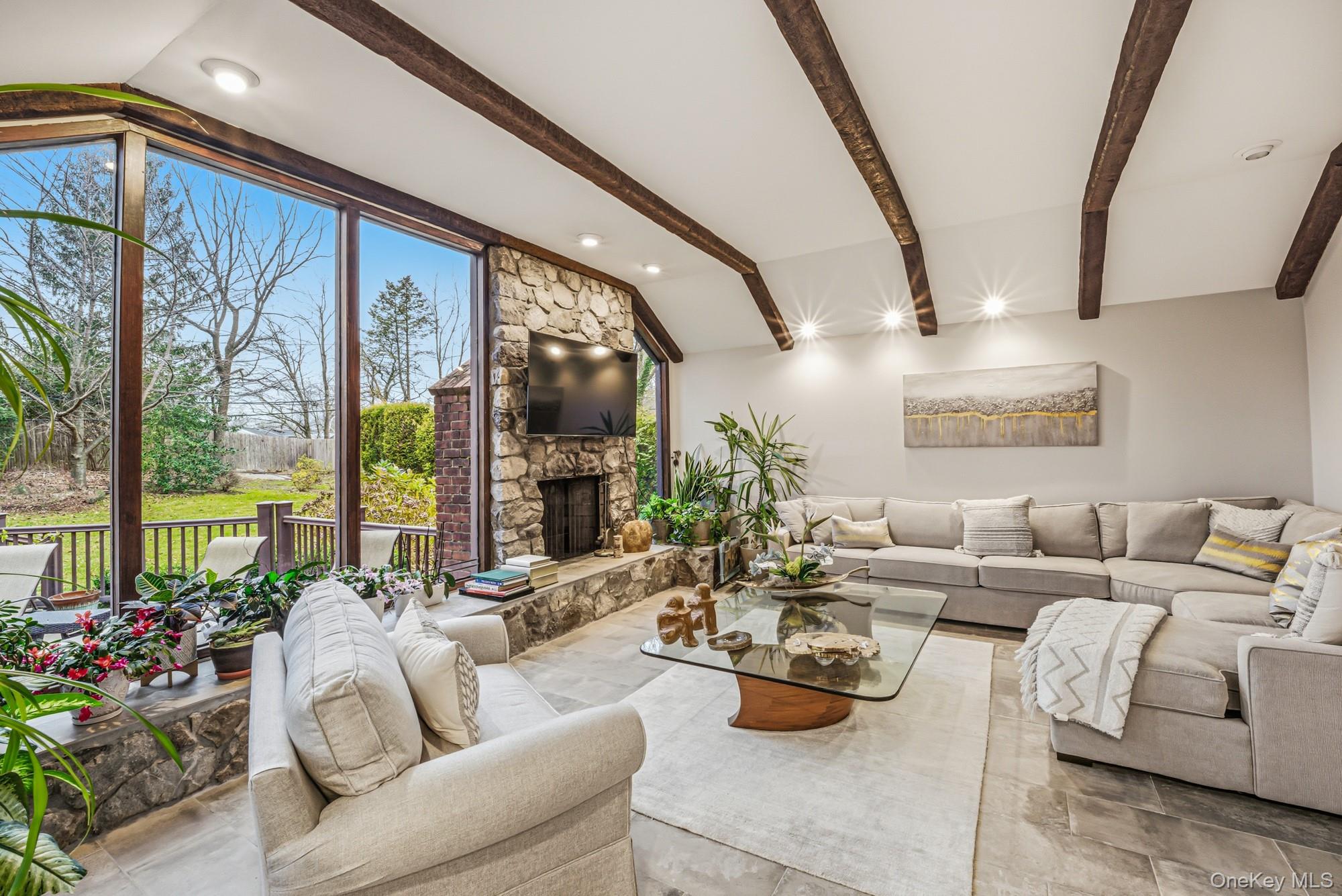 123 Robby Lane, Manhasset Hills, NY 11040