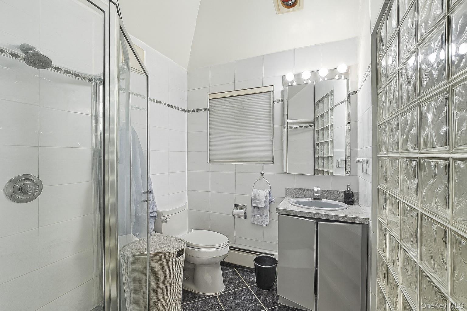 123 Robby Lane, Manhasset Hills, NY 11040