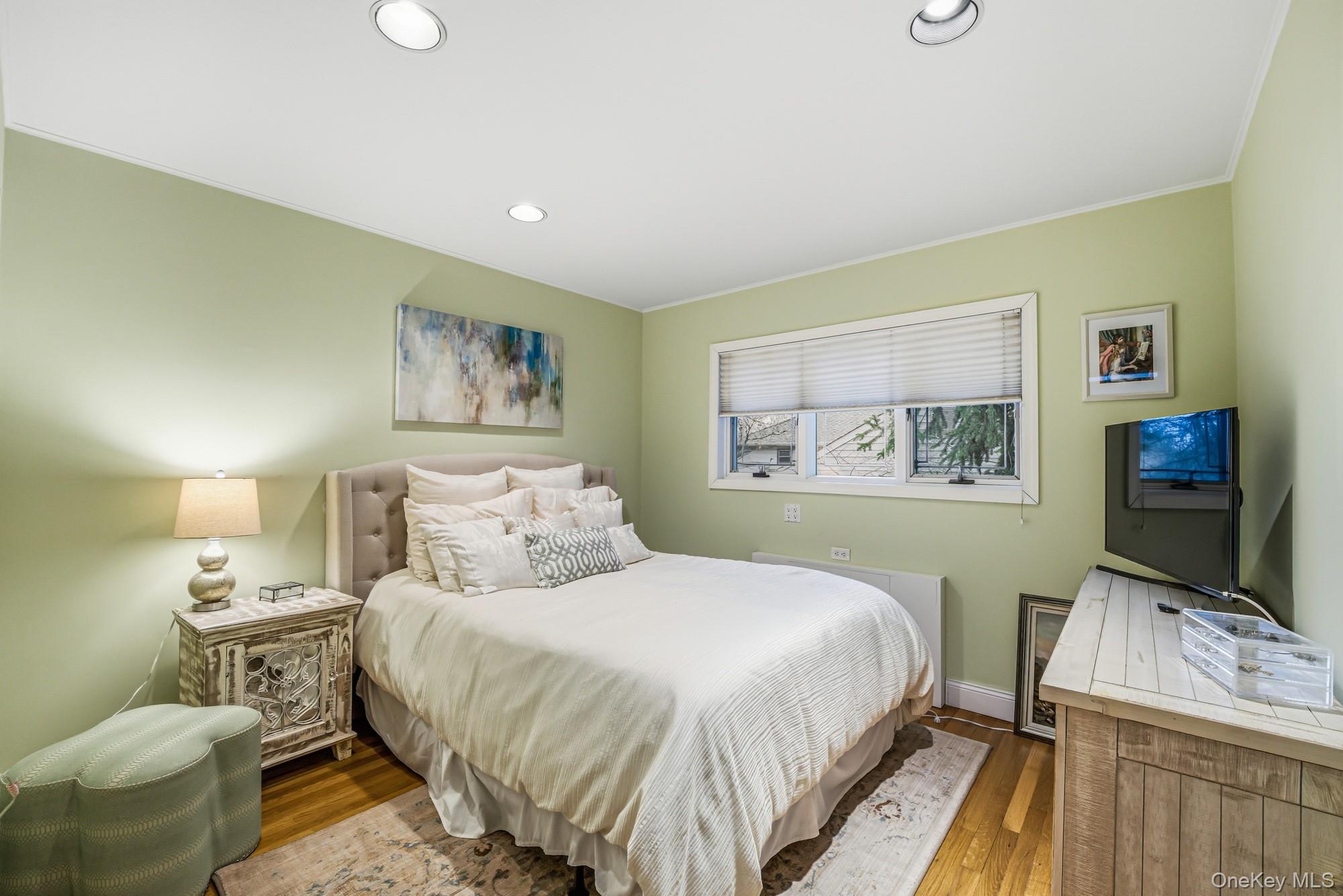 123 Robby Lane, Manhasset Hills, NY 11040