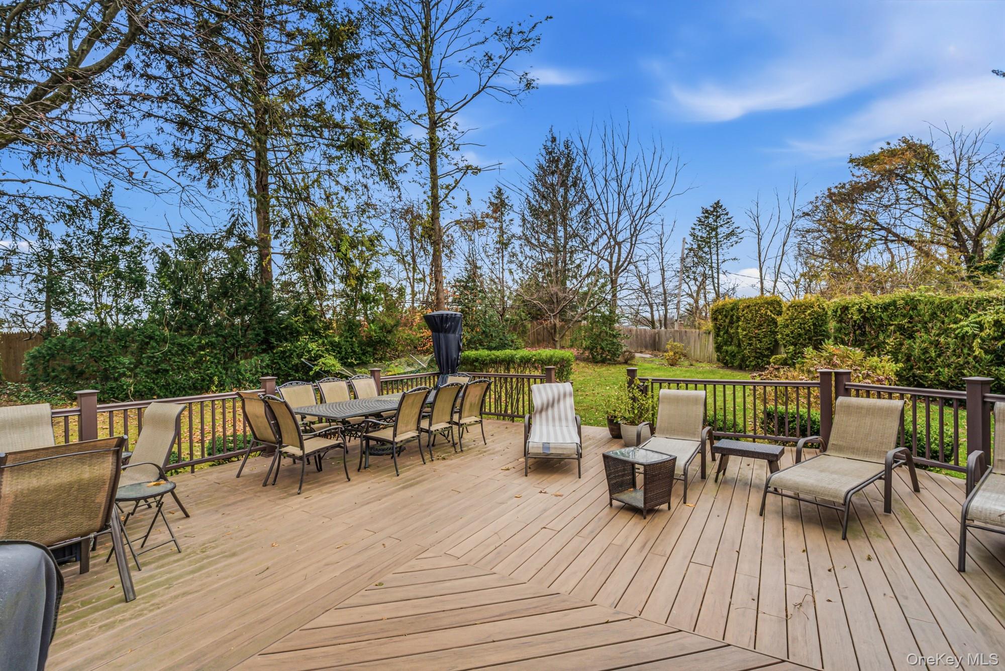 123 Robby Lane, Manhasset Hills, NY 11040