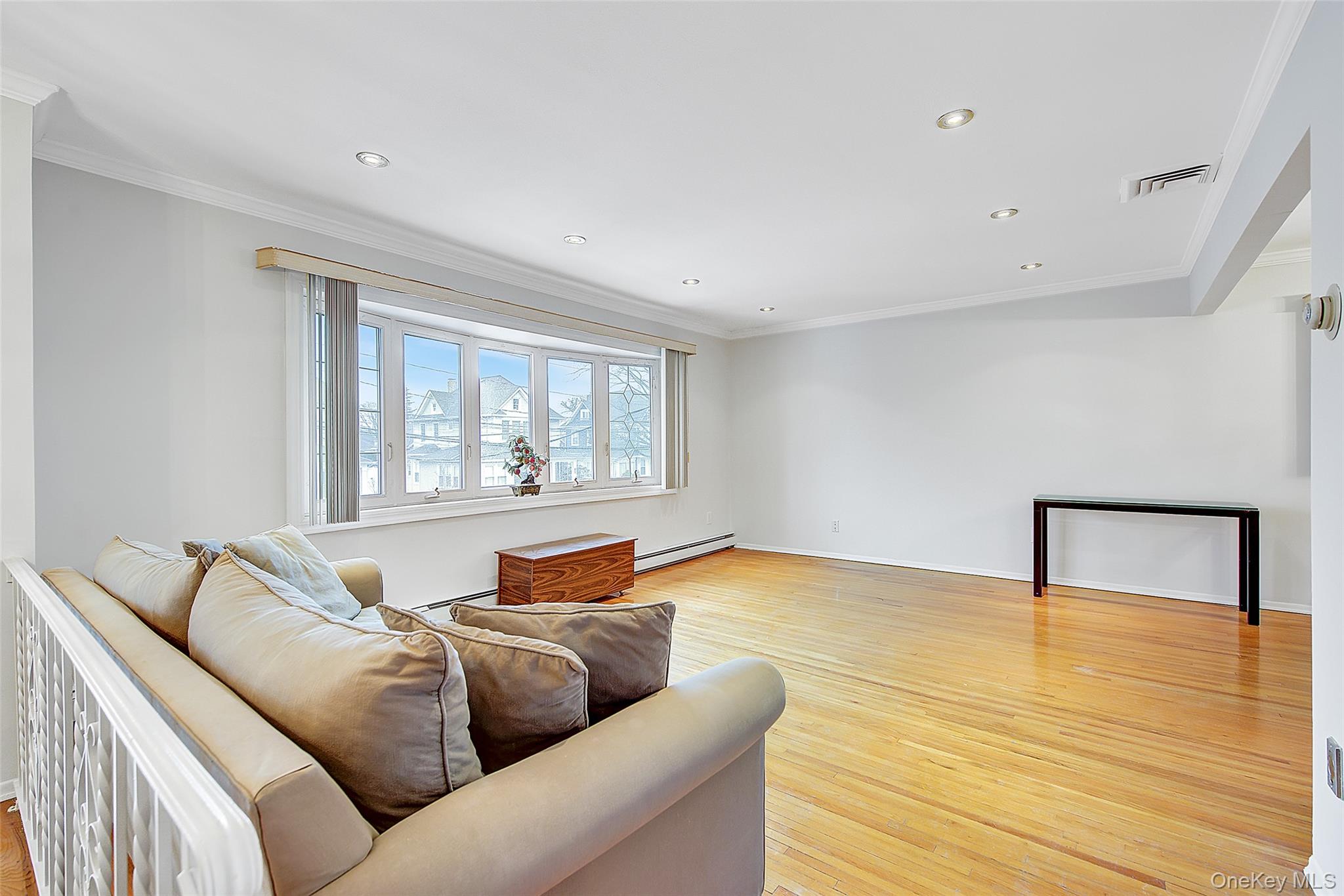 98 Union Place, Lynbrook, NY 11563