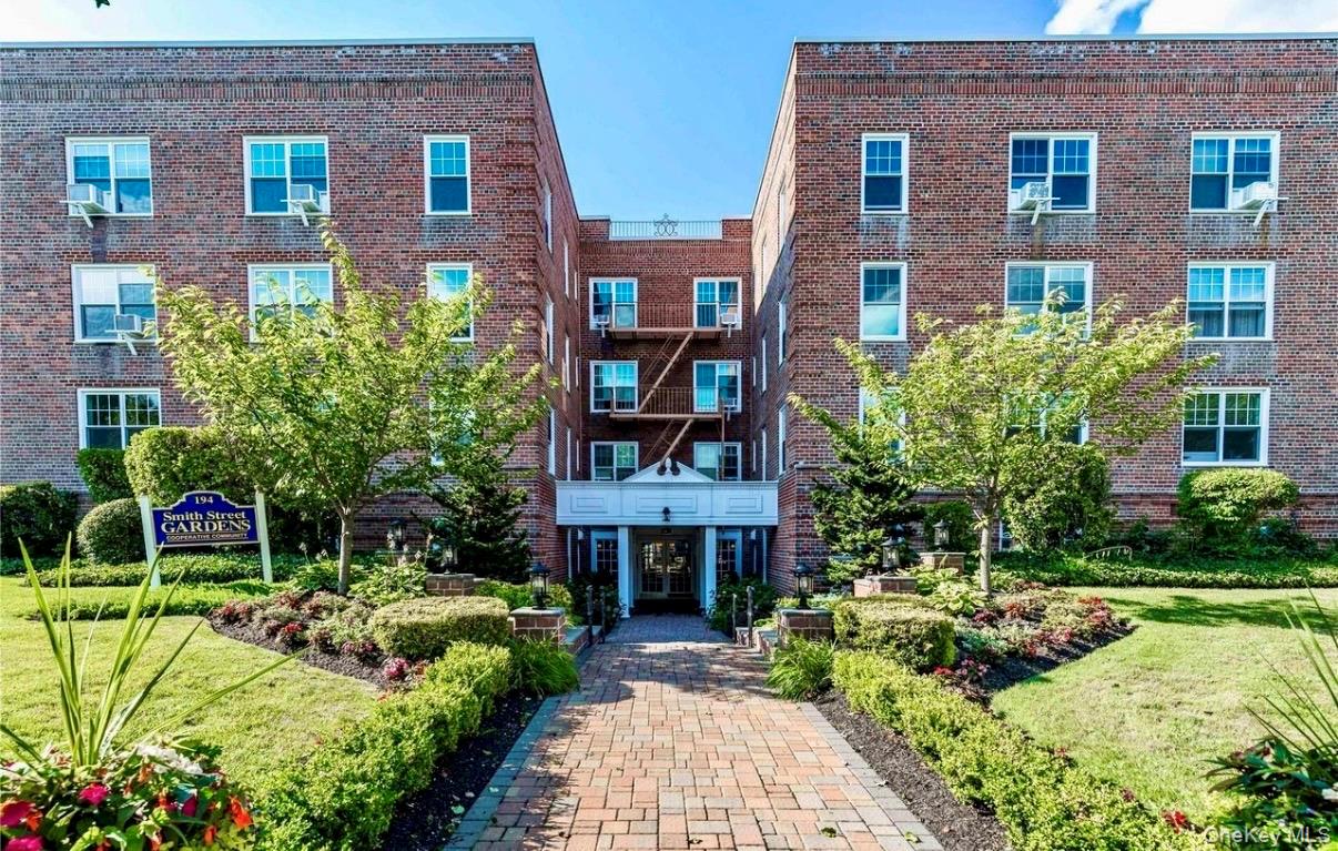194 Smith Street # 3E, Freeport, NY 11520