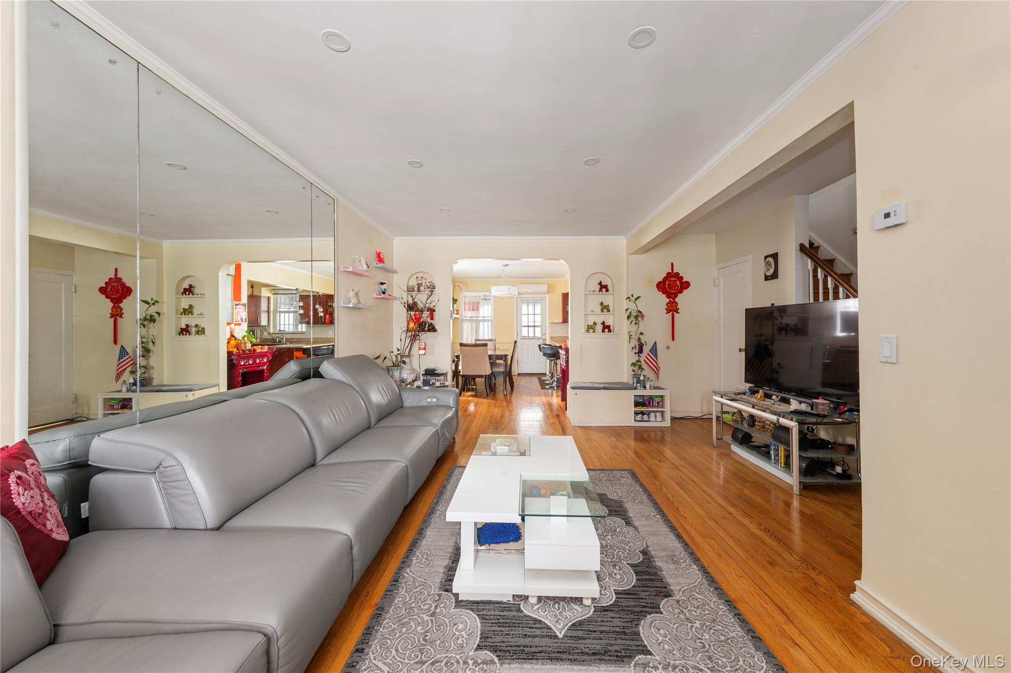 6114 Main Street, Flushing, NY 11367