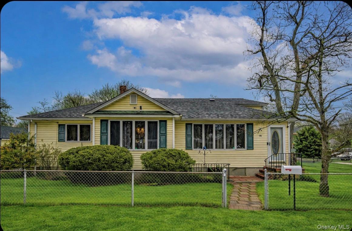 36 E 12th Street, Huntington Station, NY 11746