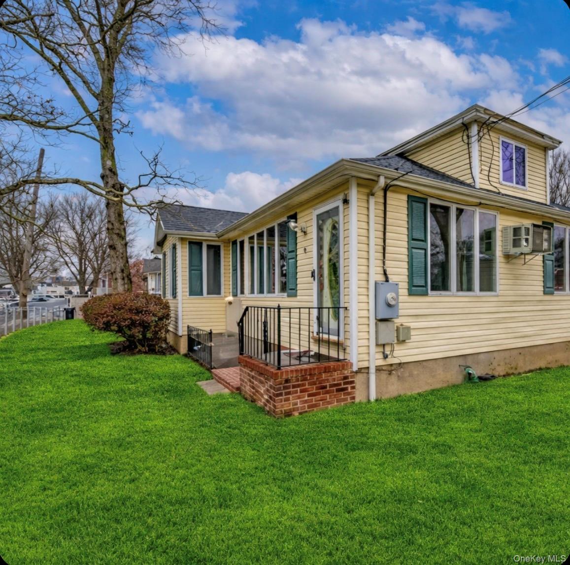 36 E 12th Street, Huntington Station, NY 11746