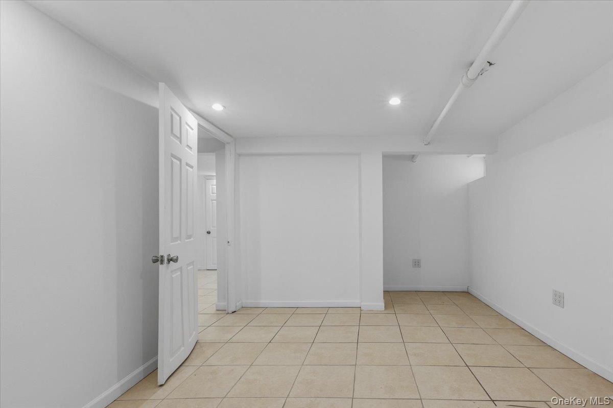 10973 200th Street, Saint Albans, NY 11412