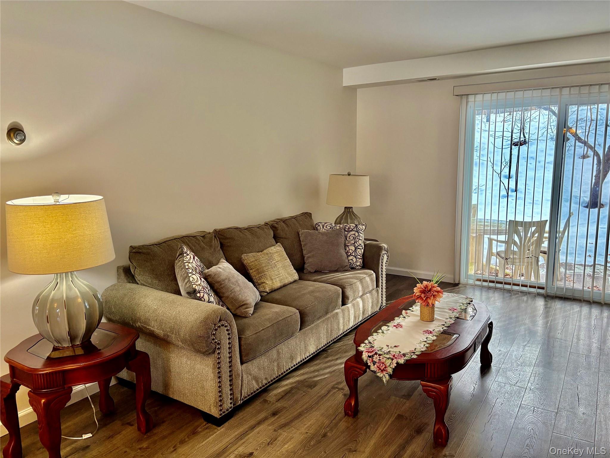 9 Willow Ct # 9, Selden, NY 11784