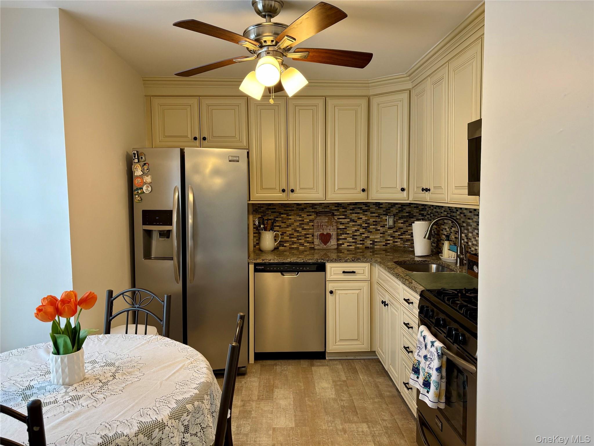 9 Willow Ct # 9, Selden, NY 11784