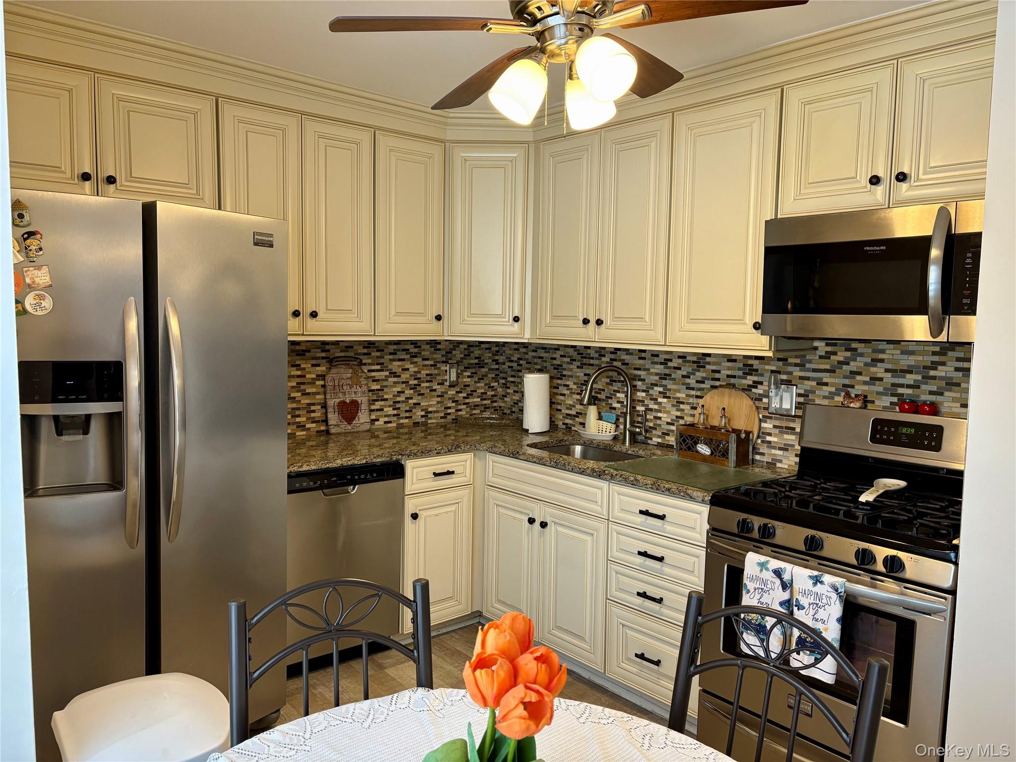 9 Willow Ct # 9, Selden, NY 11784