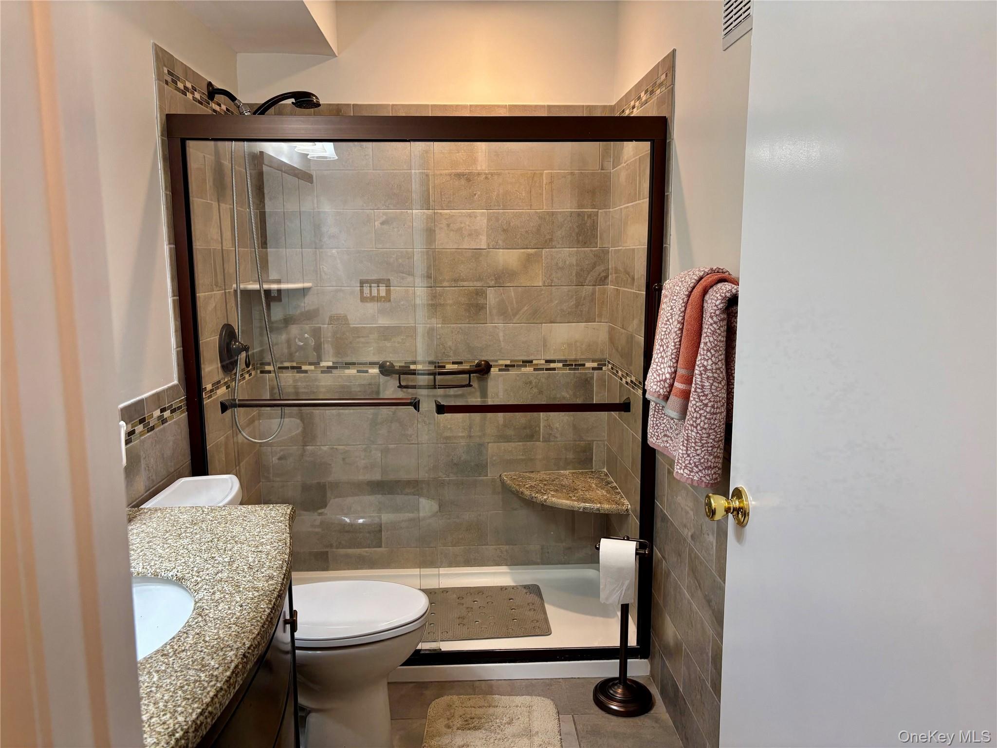 9 Willow Ct # 9, Selden, NY 11784